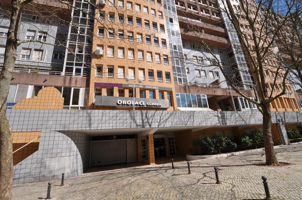 Apart Lisbon Pool Metro Garage Exterior photo
