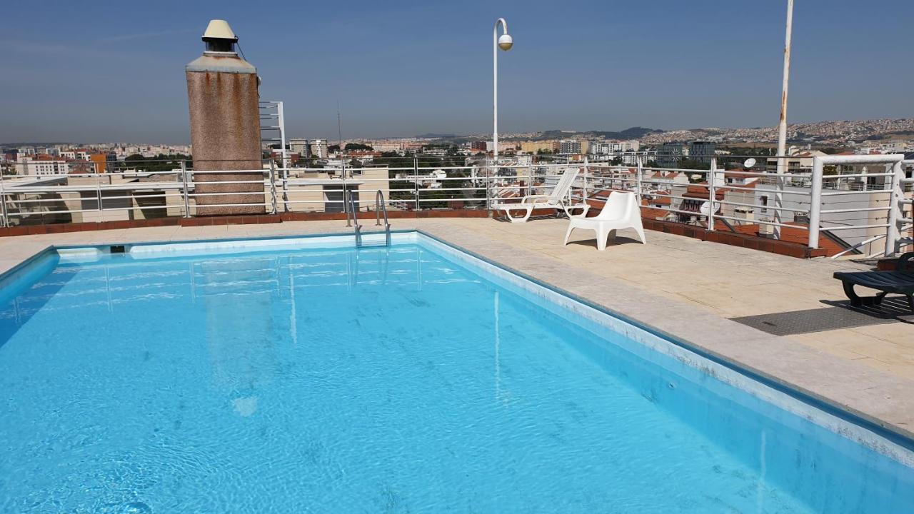 Apart Lisbon Pool Metro Garage Exterior photo