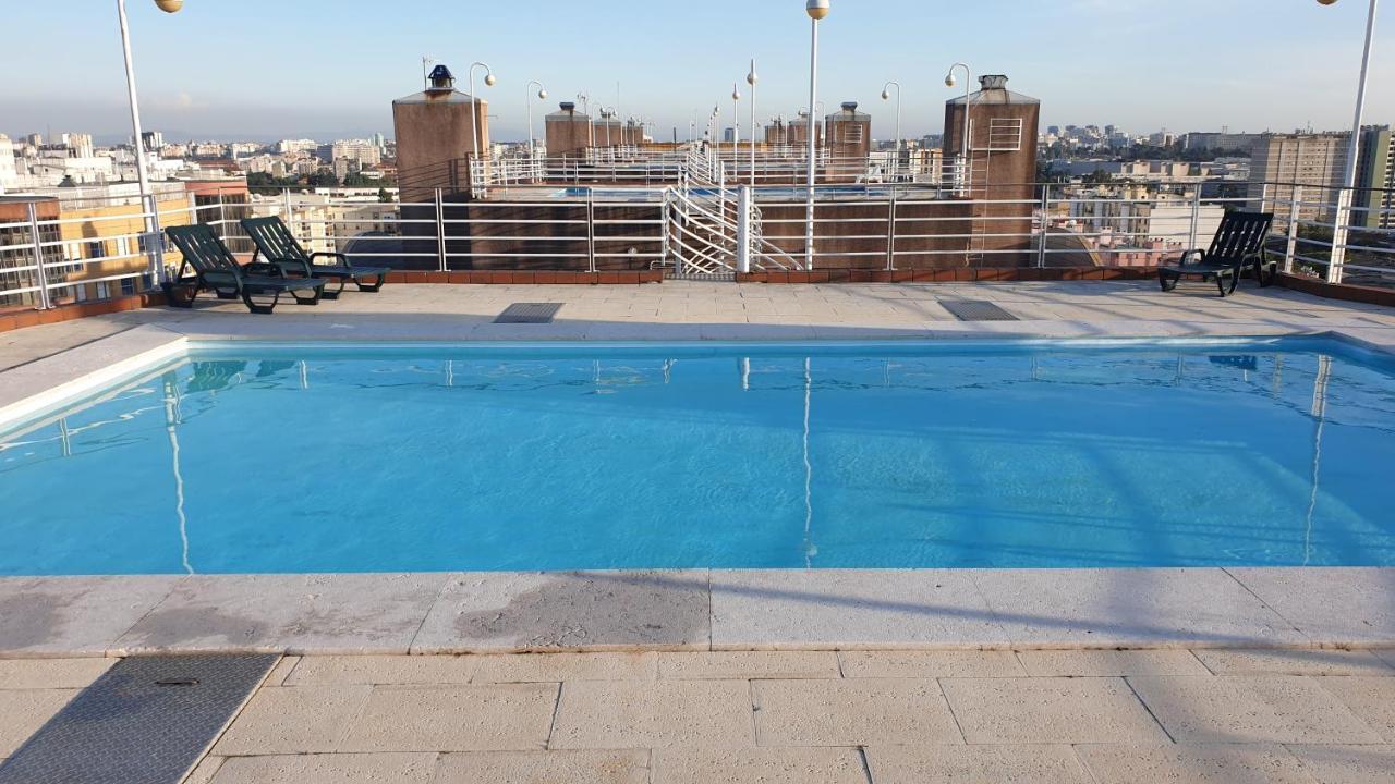 Apart Lisbon Pool Metro Garage Exterior photo