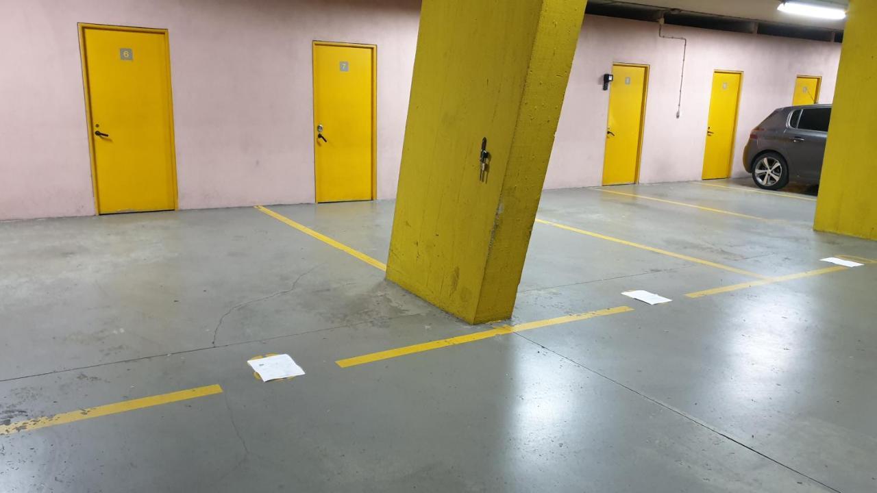 Apart Lisbon Pool Metro Garage Exterior photo