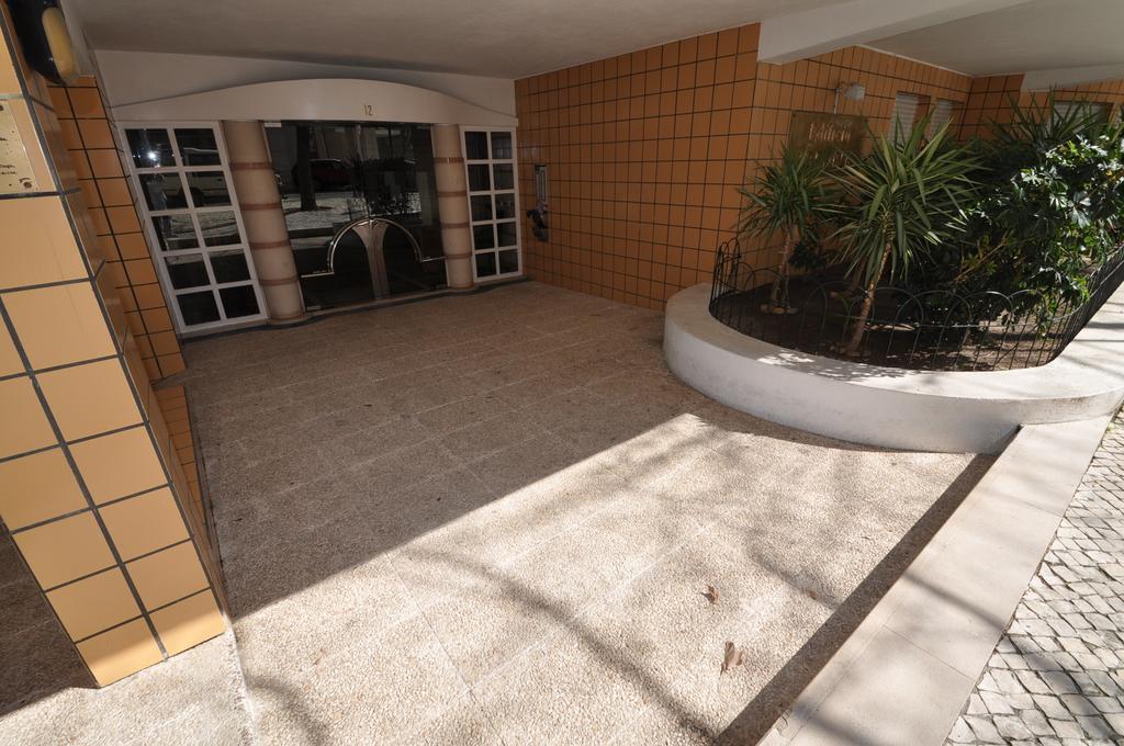 Apart Lisbon Pool Metro Garage Room photo