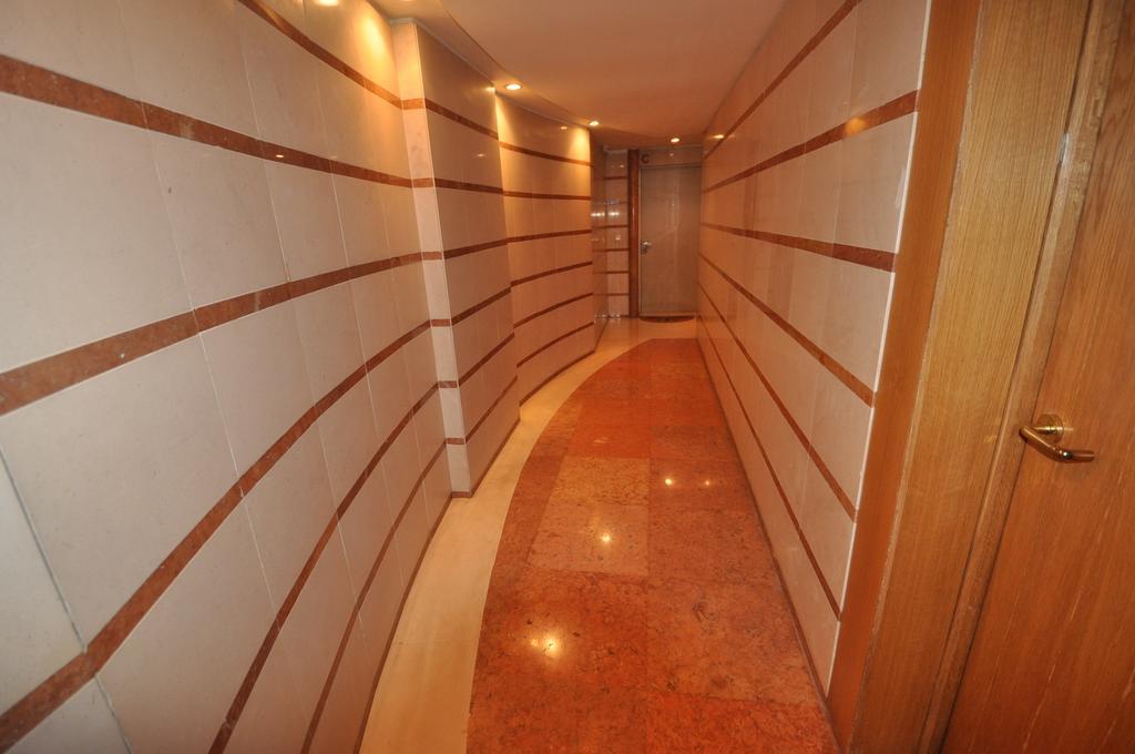 Apart Lisbon Pool Metro Garage Room photo