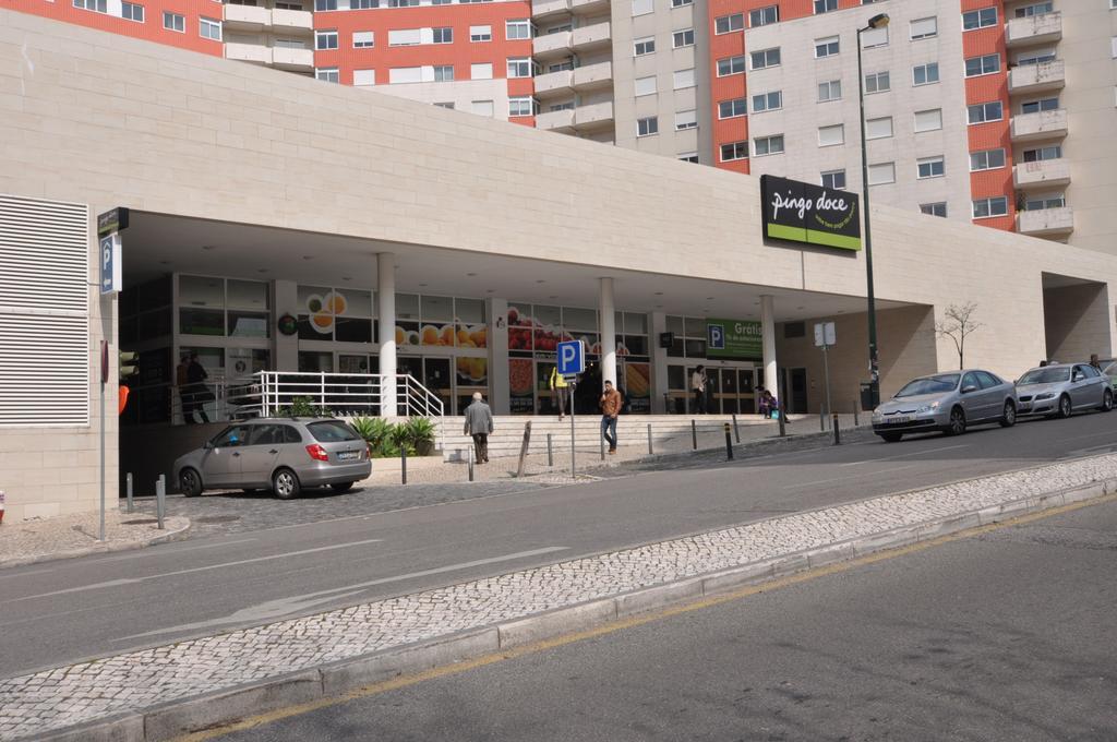 Apart Lisbon Pool Metro Garage Exterior photo